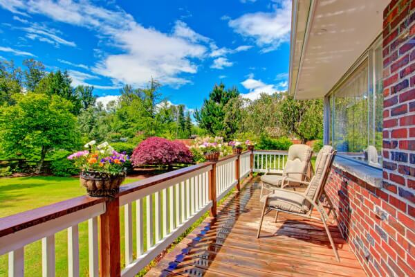 Balcony-Style Deck