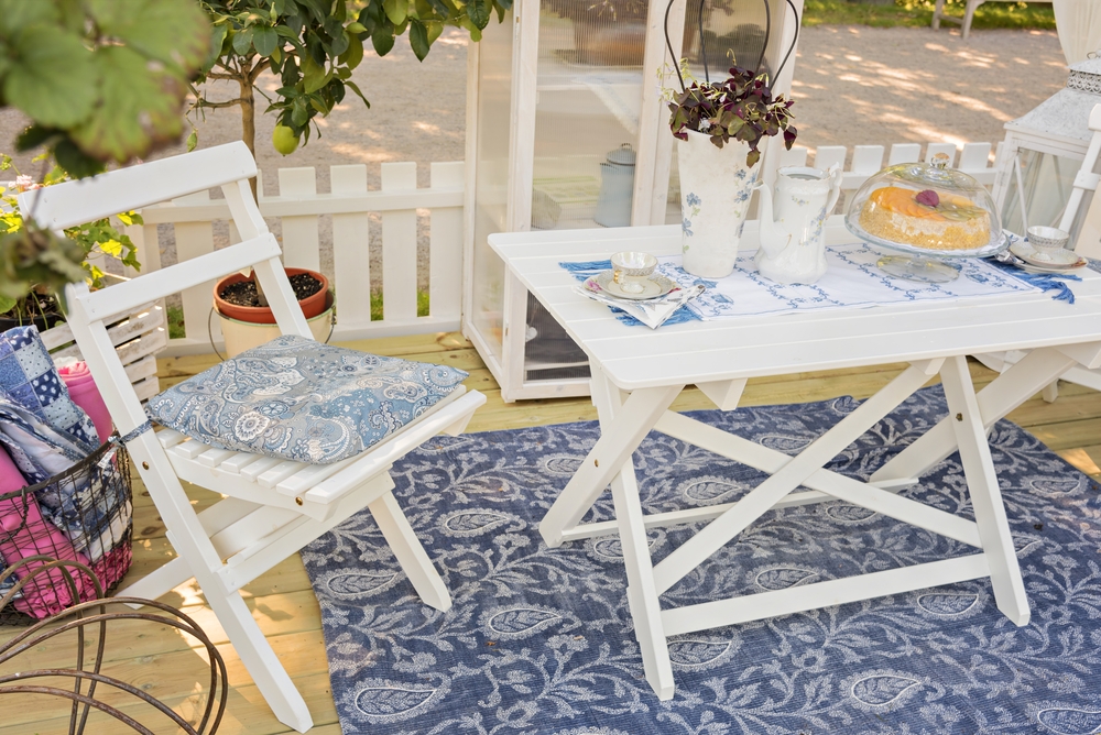 Can Outdoor Rugs Cause Damage to Decks?