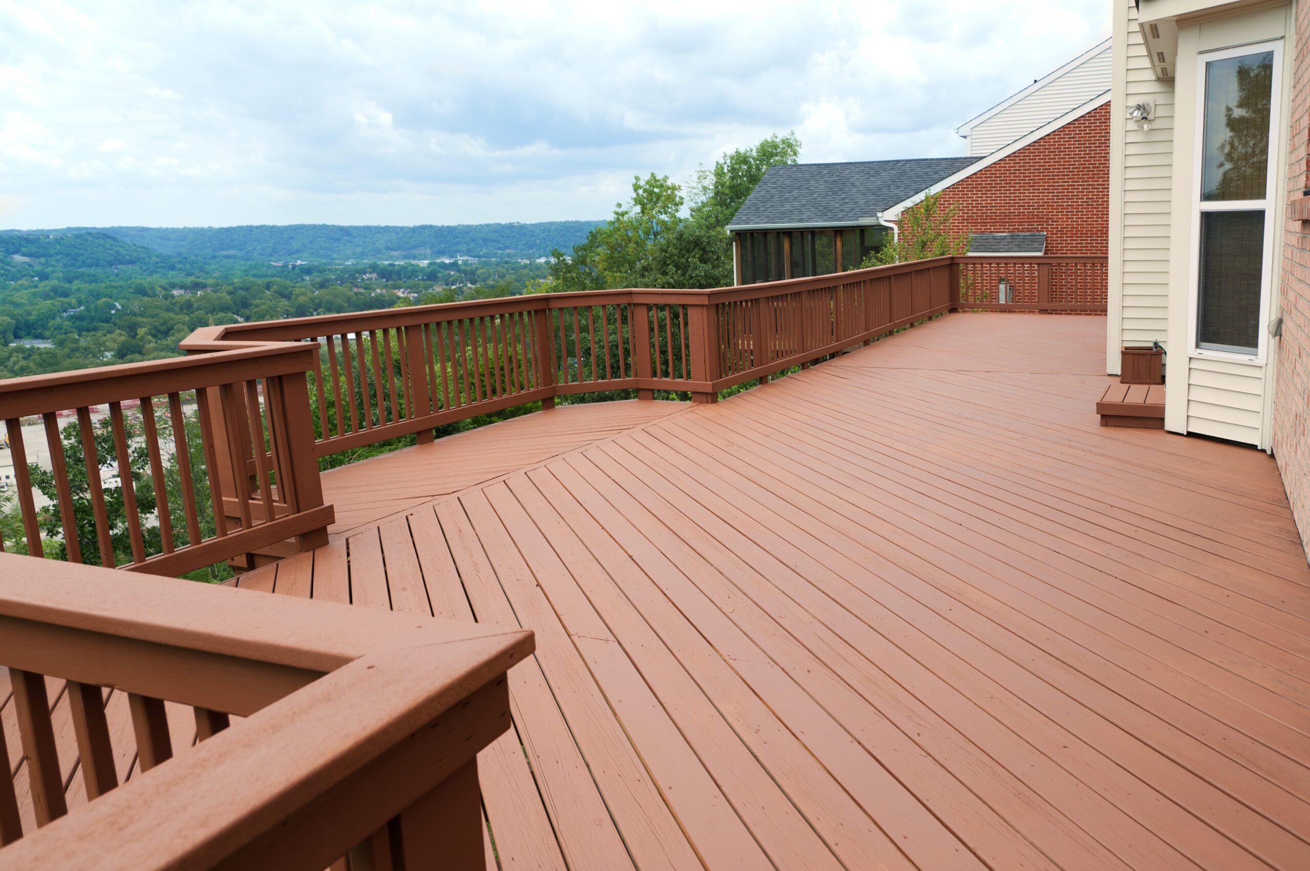 Wood deck railing