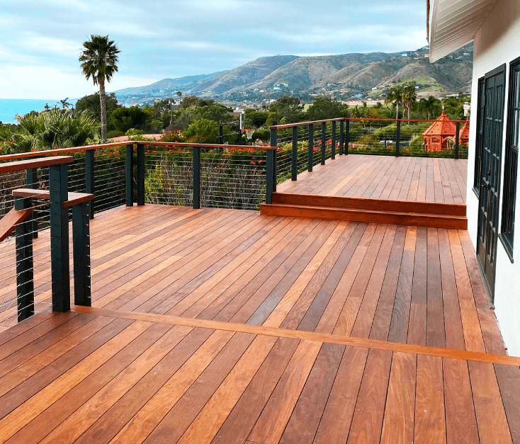 Deck with Modern Railing